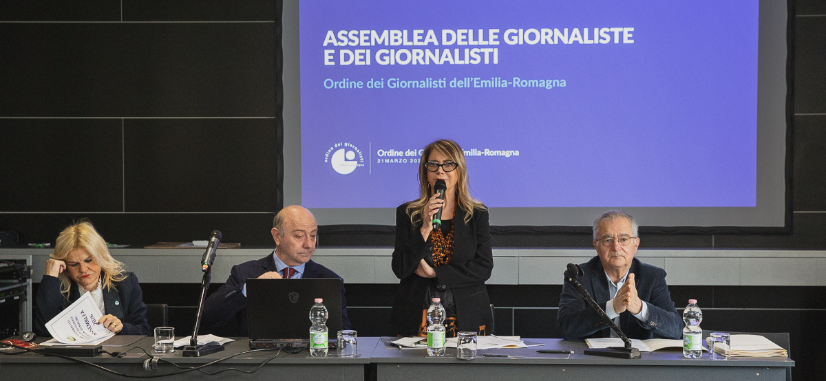 Assemblea annuale dell’OdG Emilia-Romagna. Votati e approvati all’unanimità i bilanci 2025-2026. Dibattito su questioni attuali e urgenti della categoria. Diplomi ai neoprofessionisti 2025. Riconoscimenti agli iscritti all’Albo da 40 anni